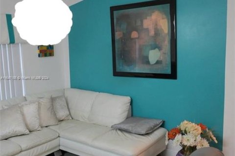 Casa en venta en Miami, Florida, 3 dormitorios, 159.61 m2 № 1329932 - foto 11