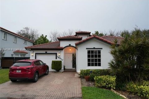 Casa en venta en Miami, Florida, 3 dormitorios, 159.61 m2 № 1329932 - foto 3