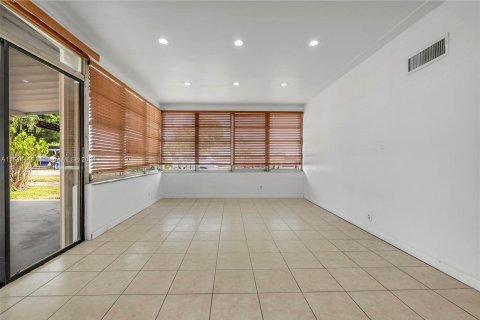 Casa en venta en Hialeah, Florida, 2 dormitorios, 101.91 m2 № 1329049 - foto 16