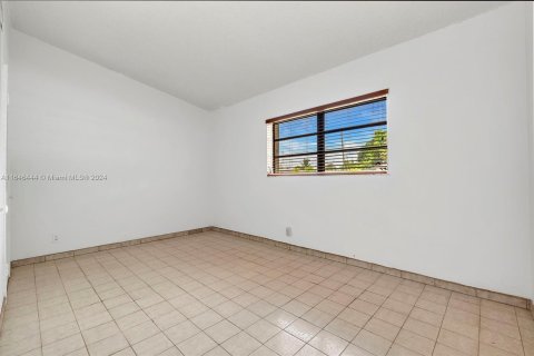 Casa en venta en Hialeah, Florida, 2 dormitorios, 101.91 m2 № 1329049 - foto 11