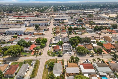 Casa en venta en Hialeah, Florida, 2 dormitorios, 101.91 m2 № 1329049 - foto 28