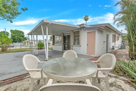 Casa en venta en Hialeah, Florida, 2 dormitorios, 101.91 m2 № 1329049 - foto 20