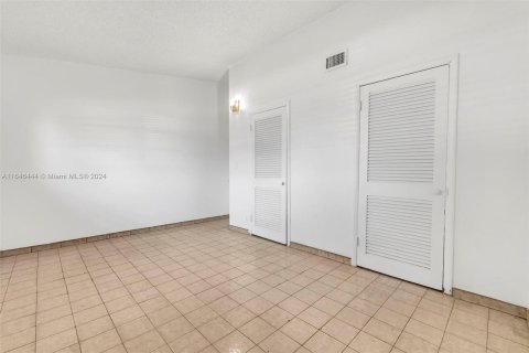 Casa en venta en Hialeah, Florida, 2 dormitorios, 101.91 m2 № 1329049 - foto 10