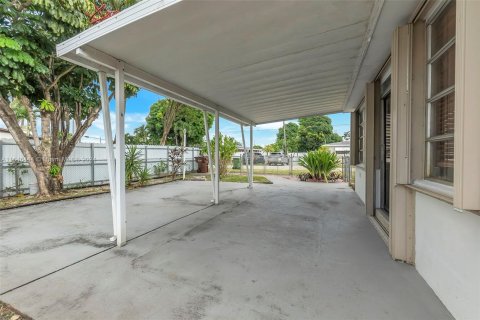 Casa en venta en Hialeah, Florida, 2 dormitorios, 101.91 m2 № 1329049 - foto 17