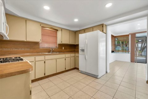 Casa en venta en Hialeah, Florida, 2 dormitorios, 101.91 m2 № 1329049 - foto 6