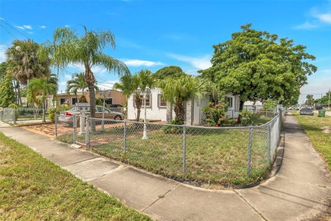 Casa en venta en Hialeah, Florida, 2 dormitorios, 101.91 m2 № 1329049 - foto 26