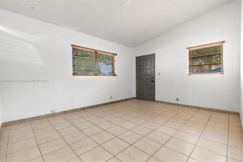 Casa en venta en Hialeah, Florida, 2 dormitorios, 101.91 m2 № 1329049 - foto 3