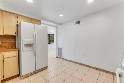 Casa en venta en Hialeah, Florida, 2 dormitorios, 101.91 m2 № 1329049 - foto 8