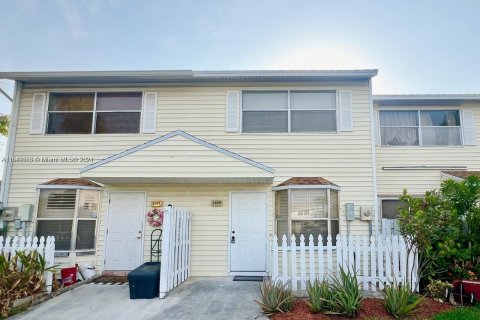 Townhouse in Pompano Beach, Florida 2 bedrooms, 94.57 sq.m. № 1329931 - photo 3