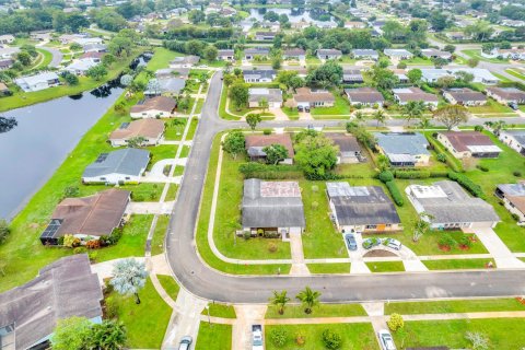 Villa ou maison à vendre à Delray Beach, Floride: 3 chambres, 176.42 m2 № 961522 - photo 2