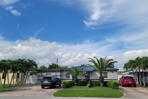 Villa ou maison à vendre à Miami, Floride: 4 chambres, 128.58 m2 № 1404281 - photo 1