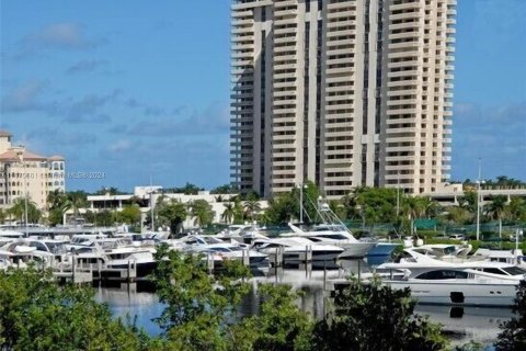 Condominio en venta en Aventura, Florida, 3 dormitorios, 123.56 m2 № 1399903 - foto 3