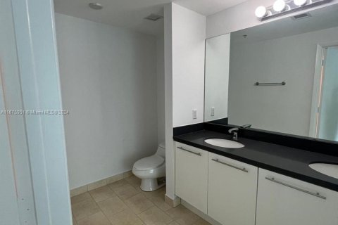 Condo in Miami, Florida, 2 bedrooms  № 1399946 - photo 12