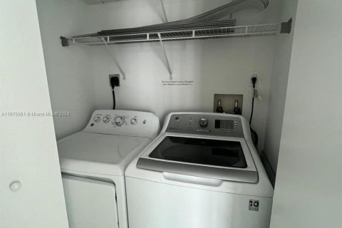 Condominio en venta en Miami, Florida, 2 dormitorios, 101.54 m2 № 1399946 - foto 8