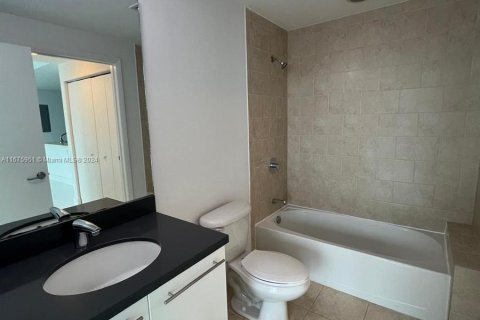 Condo in Miami, Florida, 2 bedrooms  № 1399946 - photo 7