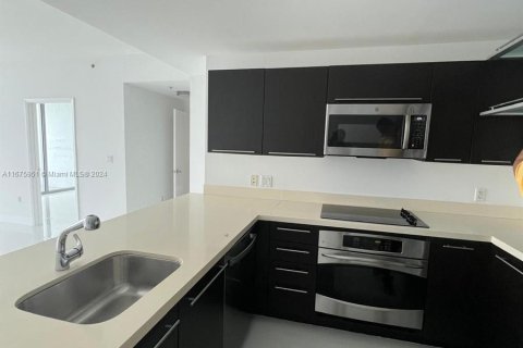 Condo in Miami, Florida, 2 bedrooms  № 1399946 - photo 4