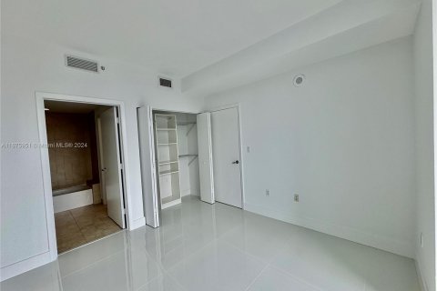 Condo in Miami, Florida, 2 bedrooms  № 1399946 - photo 25