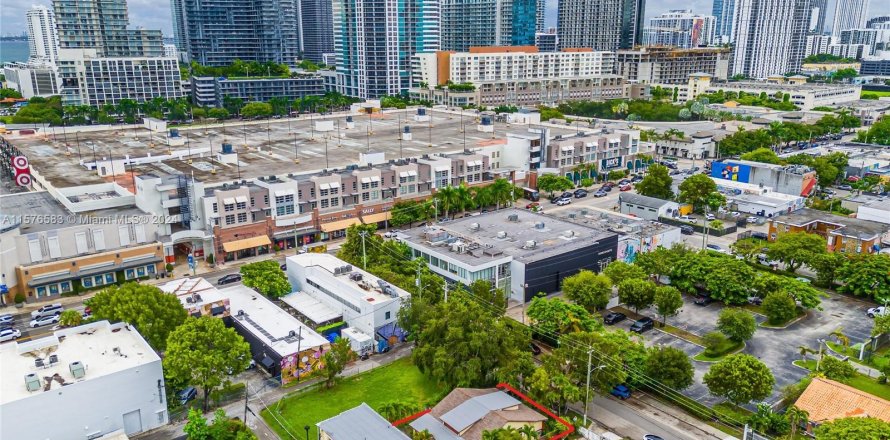 Commercial property in Miami, Florida № 1330351