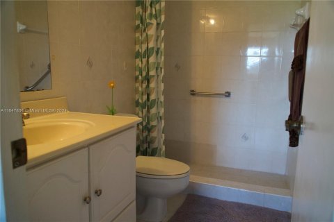 Condo in Pembroke Pines, Florida, 1 bedroom  № 1330323 - photo 15