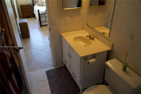 Condo in Pembroke Pines, Florida, 1 bedroom  № 1330323 - photo 16