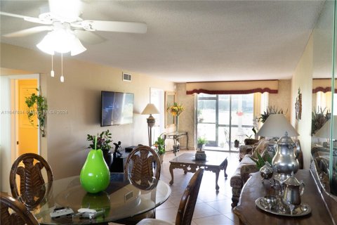 Condo in Pembroke Pines, Florida, 1 bedroom  № 1330323 - photo 5