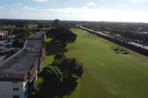 Condo in Pembroke Pines, Florida, 1 bedroom  № 1330323 - photo 20