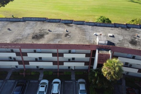 Condo in Pembroke Pines, Florida, 1 bedroom  № 1330323 - photo 3