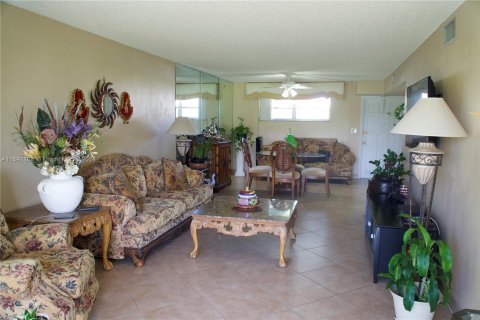 Condo in Pembroke Pines, Florida, 1 bedroom  № 1330323 - photo 4