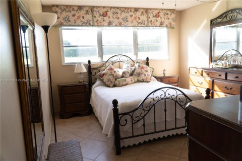 Condo in Pembroke Pines, Florida, 1 bedroom  № 1330323 - photo 11