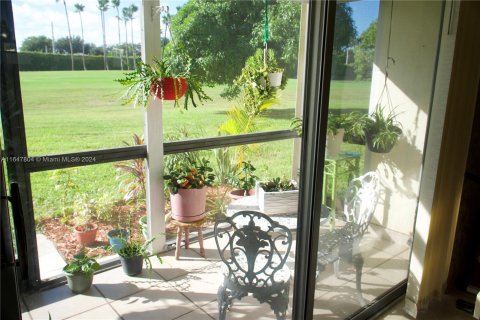 Condo in Pembroke Pines, Florida, 1 bedroom  № 1330323 - photo 17