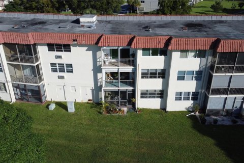 Condo in Pembroke Pines, Florida, 1 bedroom  № 1330323 - photo 1