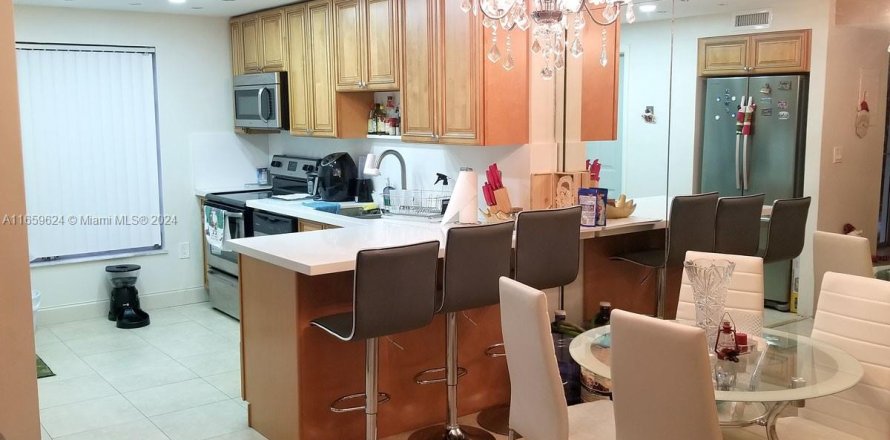 Condominio en Lauderhill, Florida, 2 dormitorios  № 1364819