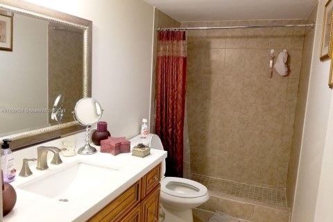 Condo in Lauderhill, Florida, 2 bedrooms  № 1364819 - photo 17