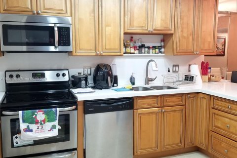 Condo in Lauderhill, Florida, 2 bedrooms  № 1364819 - photo 3