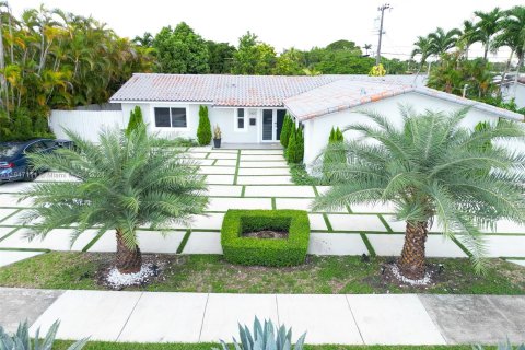 Villa ou maison à vendre à Miami, Floride: 4 chambres, 185.06 m2 № 1329841 - photo 7