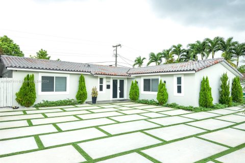 Casa en venta en Miami, Florida, 4 dormitorios, 185.06 m2 № 1329841 - foto 2