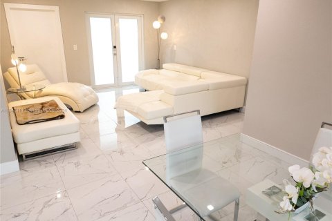 Casa en venta en Miami, Florida, 4 dormitorios, 185.06 m2 № 1329841 - foto 9