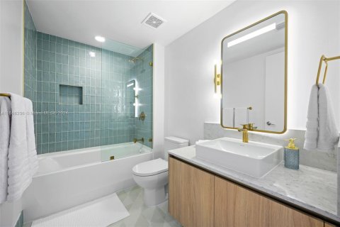 Condominio en venta en Miami, Florida, 3 dormitorios № 1329799 - foto 14