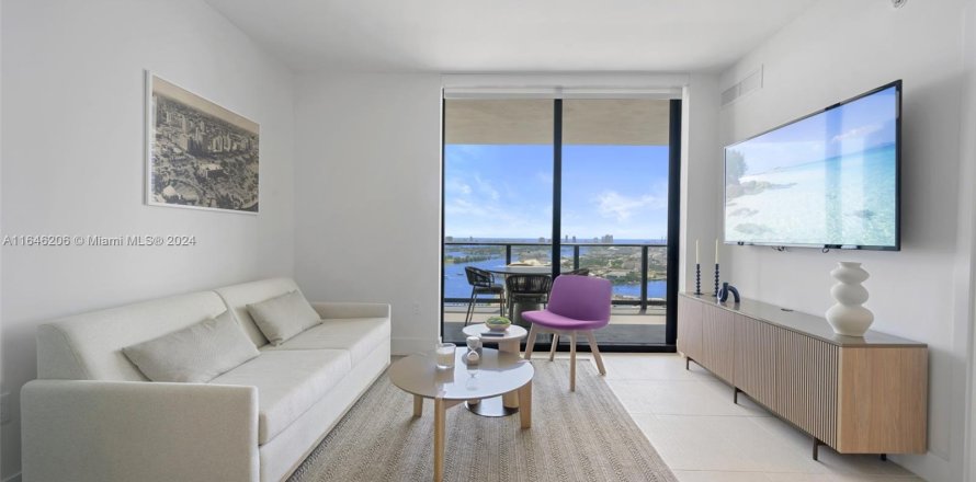 Condo in Miami, Florida, 3 bedrooms  № 1329799