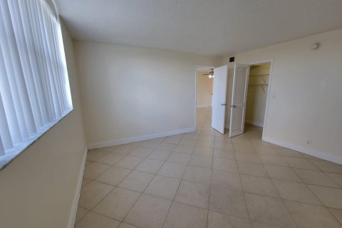 Condo in West Palm Beach, Florida, 2 bedrooms  № 1129001 - photo 15