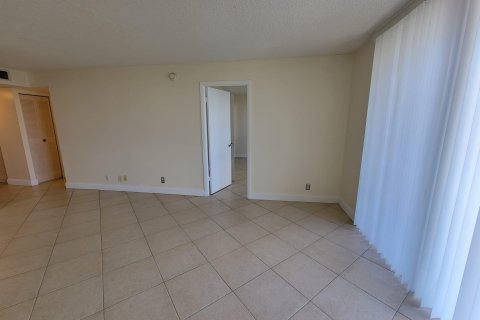 Condo in West Palm Beach, Florida, 2 bedrooms  № 1129001 - photo 24