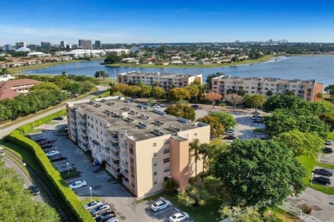 Copropriété à vendre à West Palm Beach, Floride: 2 chambres, 89.19 m2 № 1129001 - photo 9