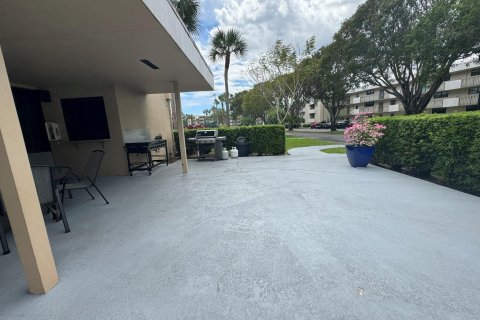 Condo in Deerfield Beach, Florida, 2 bedrooms  № 1100136 - photo 1