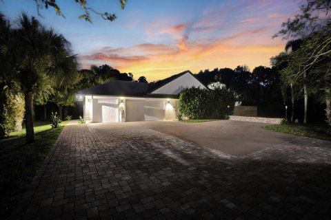 House in West Palm Beach, Florida 6 bedrooms, 431.16 sq.m. № 1100083 - photo 2