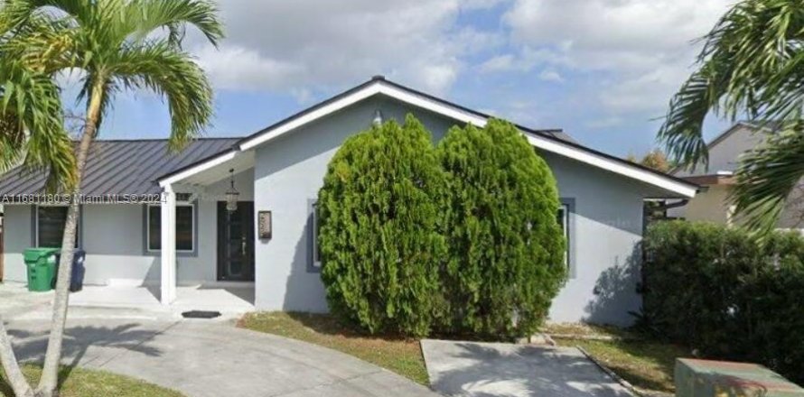 House in Miami, Florida 3 bedrooms, 162.02 sq.m. № 1413603