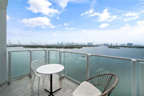 Condominio en venta en Miami Beach, Florida, 2 dormitorios, 101.08 m2 № 1235112 - foto 12