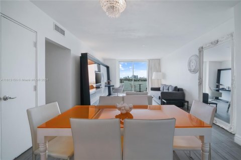 Condominio en venta en Miami Beach, Florida, 2 dormitorios, 101.08 m2 № 1235112 - foto 1