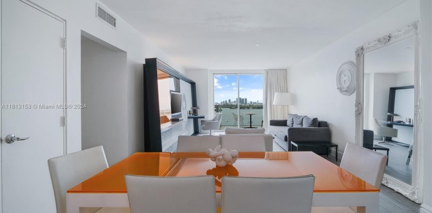 Condominio en Miami Beach, Florida, 2 dormitorios  № 1235112