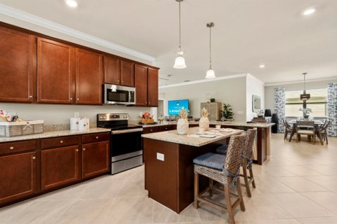 Villa ou maison à vendre à Fort Myers, Floride: 4 chambres, 210 m2 № 26531 - photo 2