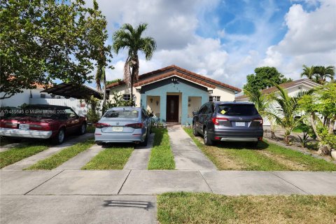 Villa ou maison à vendre à Miami, Floride: 3 chambres, 175.4 m2 № 837258 - photo 2